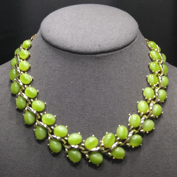 Vintage 1950s Lucite Lime Green Choker Necklace Gold Tone Mid Century - Picture 2 of 9